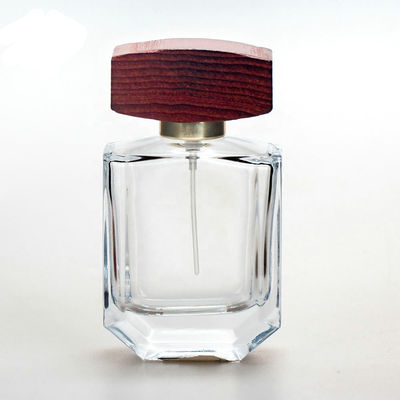 50ml 모자와 펌프 스프레이 칼라가있는 투명 유리 향수병 나무 모자